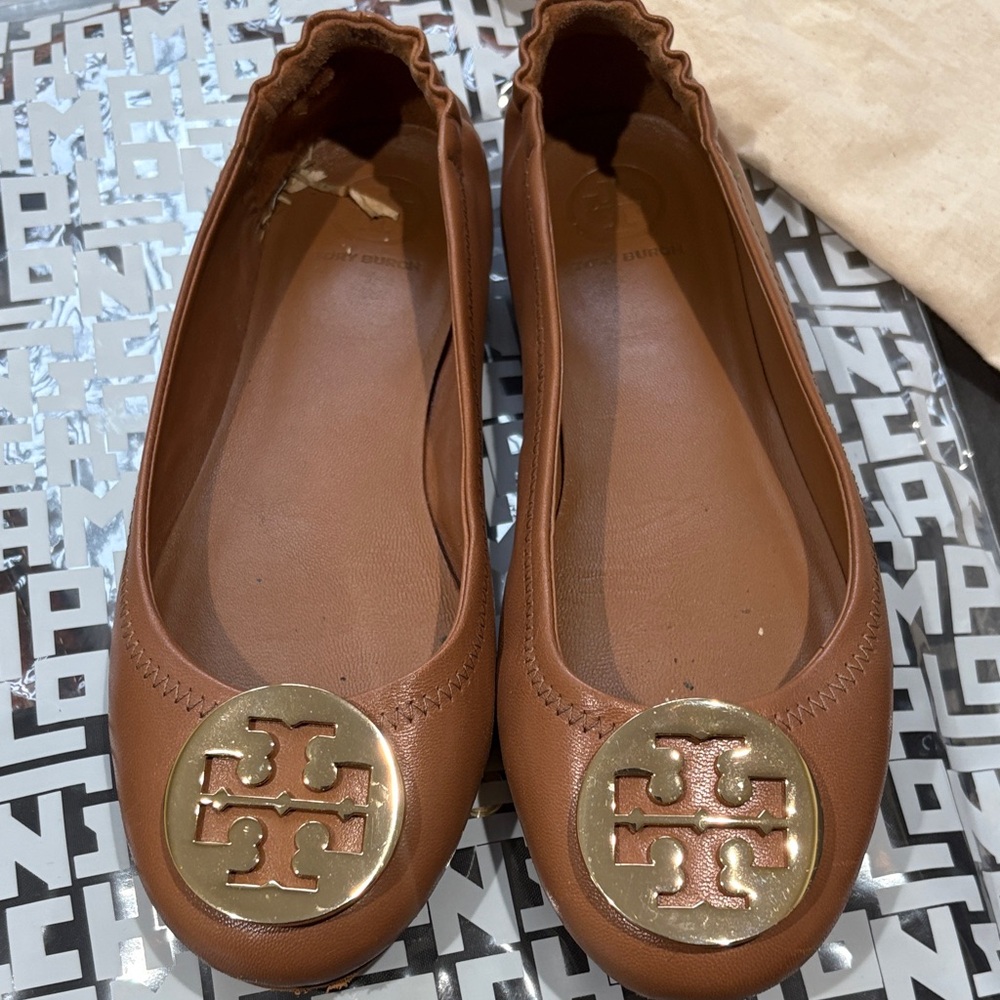 Tory Burch Brown Leather Flats with Gold Logo Reva Travel flat pecan praline